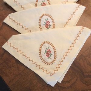 NEW beautiful linen napkins with a beautiful design